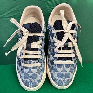 Coach Stylish Blue Shoes 👟 size 6.5